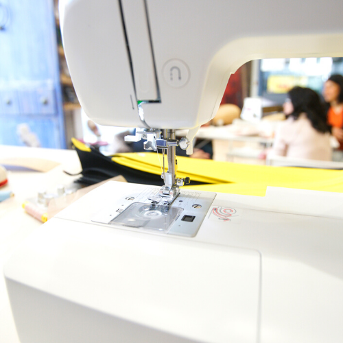 Detalle de aguja de máquina de coser