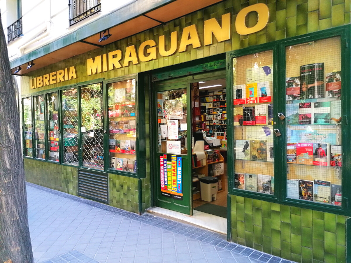 Exterior de librería