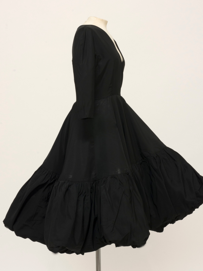 Vestido negro de los años 50