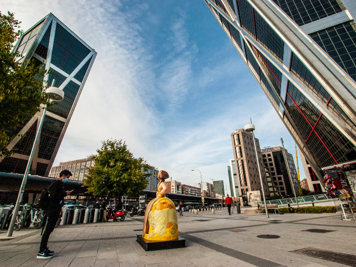 Menina La Cibeles en Plaza de Castilla