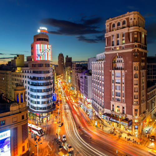 Gran Vía de Madrid por la noche