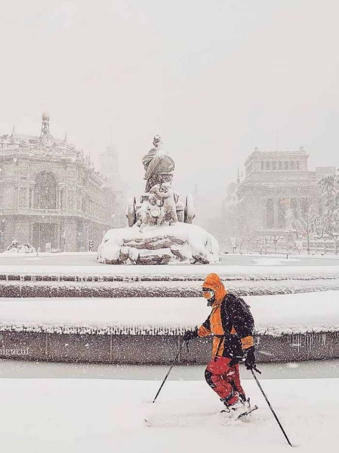 Plaza de Cibeles bajo la nieve