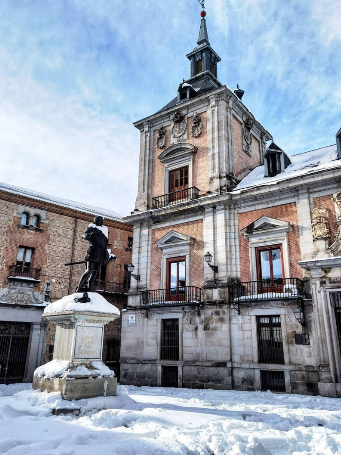 Plaza de la Villa bajo la nieve