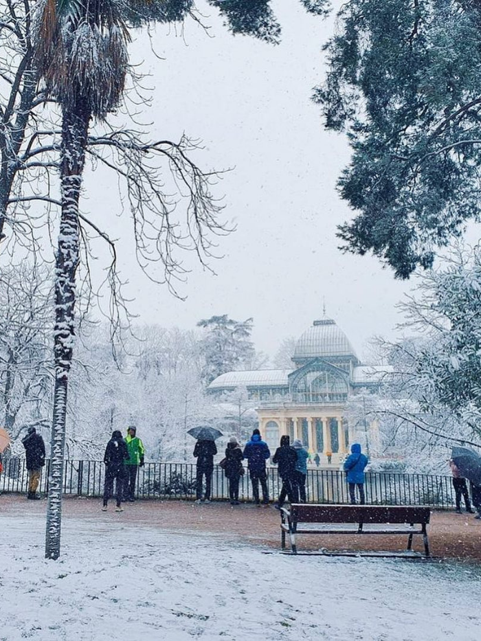 Estanque de El Retiro bajo la nieve