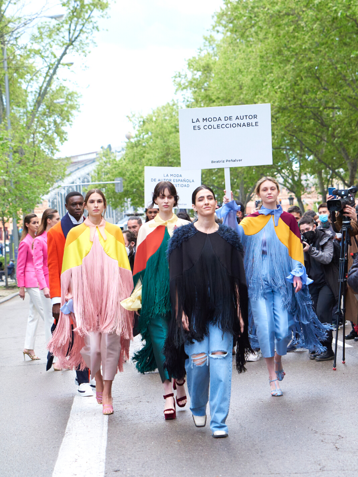 Beatriz Peñalver junto a sus modelos