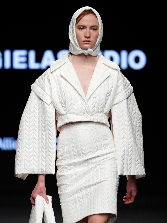 Modelo vestida de Georgiela Studio