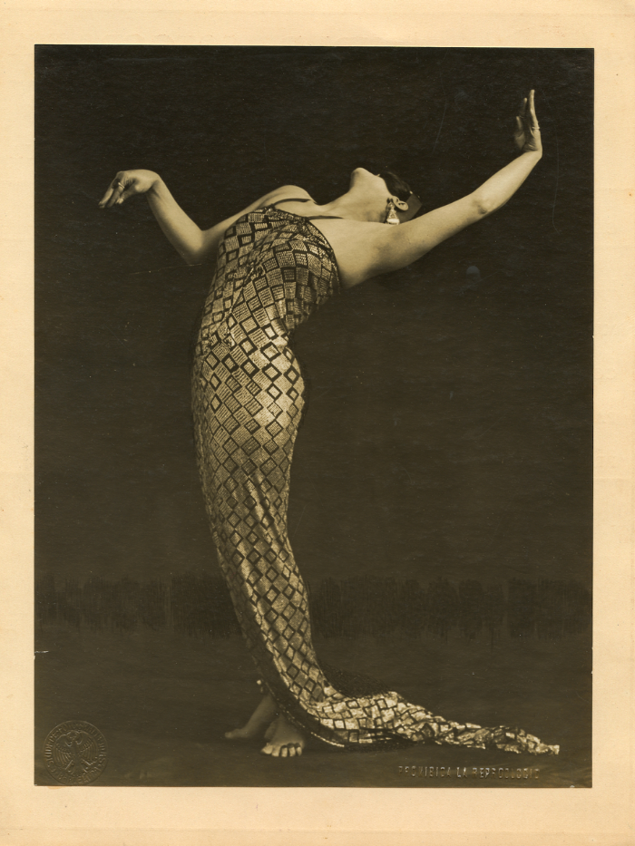 Tórtola Valencia. La danza de la serpiente. 1915. © MAE-Institut del Teatre