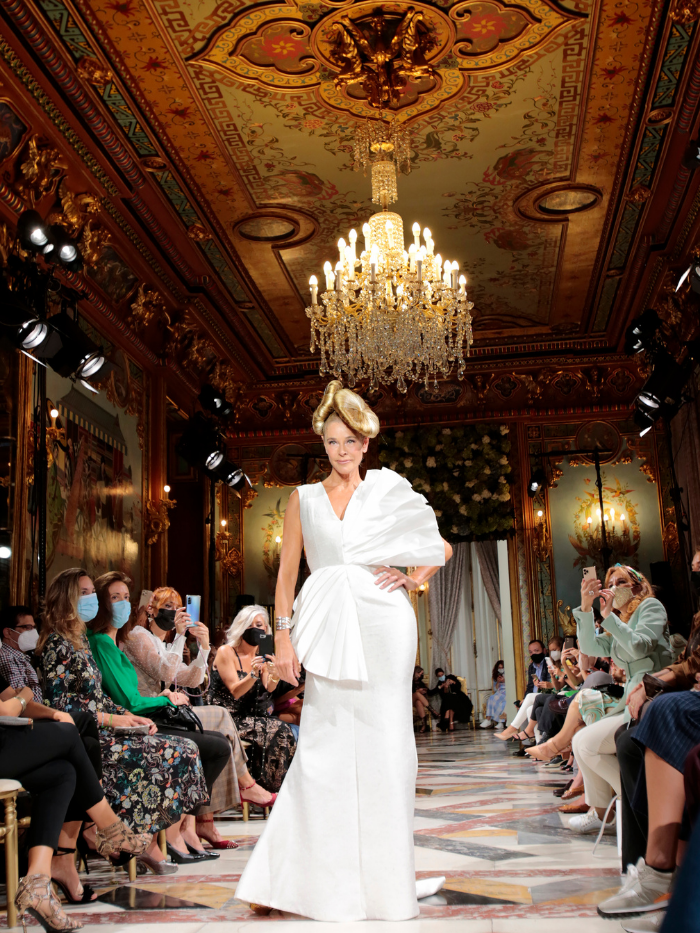 Belén Rueda desfilando para Atelier Couture