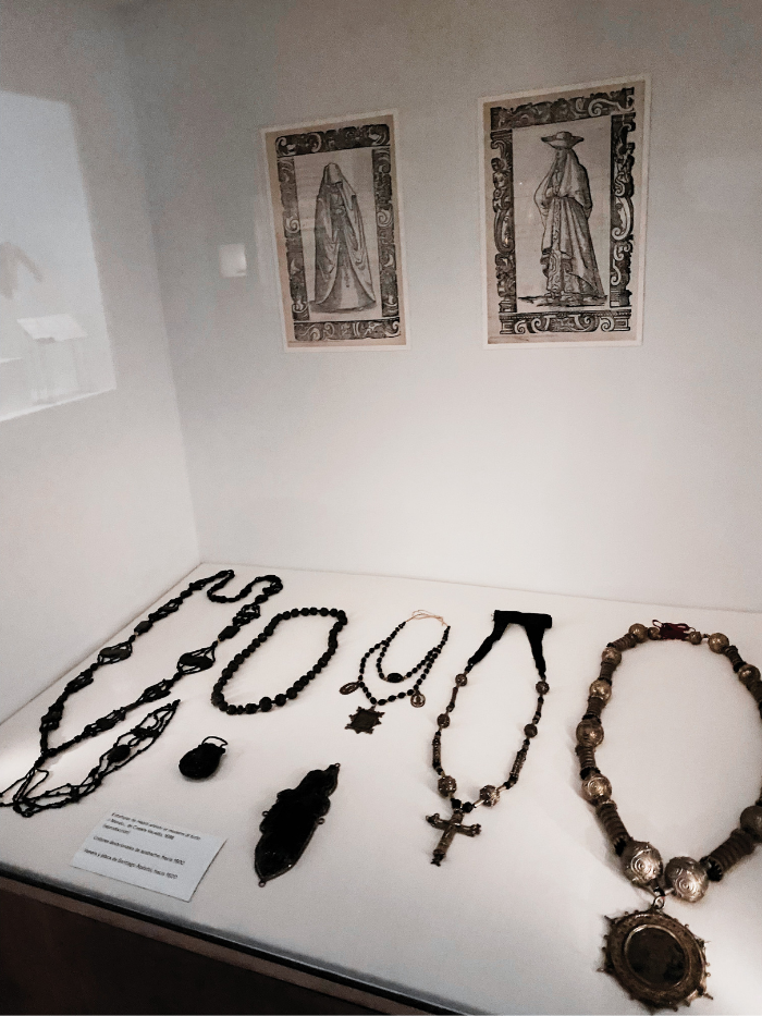 Collares barrocos en el Museo del Traje