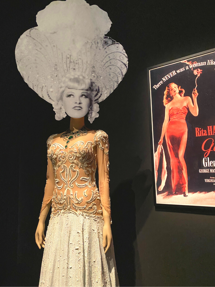 Vestido inspirado en Mae West.