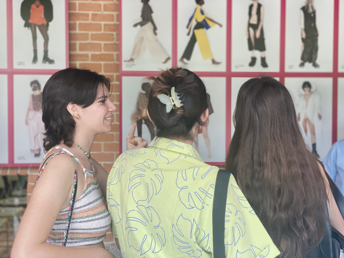 Alumnas del CSDMM en la exposición Talent Lab CSDMM-UPM en la biblioteca Eugenio Trías