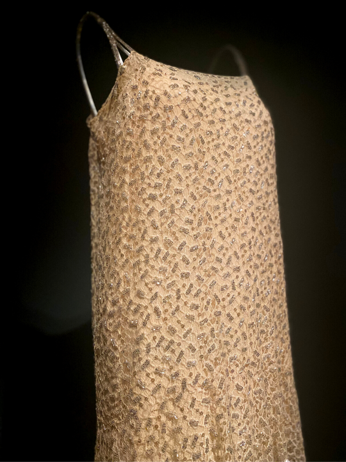 Vestido de noche de crepé de seda, encaje, pedrería y lentejuelas, 1925