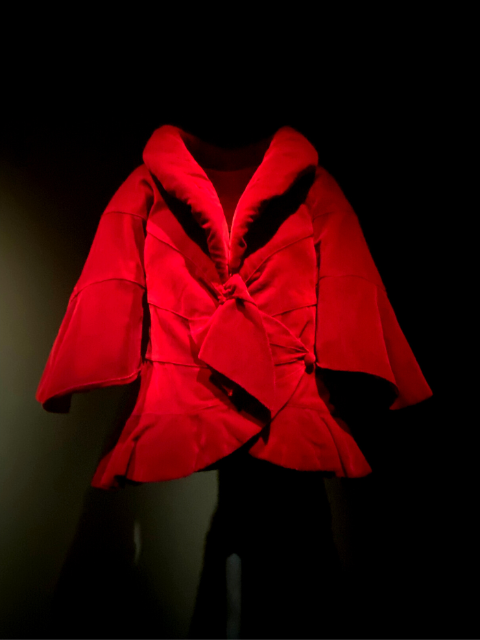 Chaqueta de terciopelo rojo, 1931