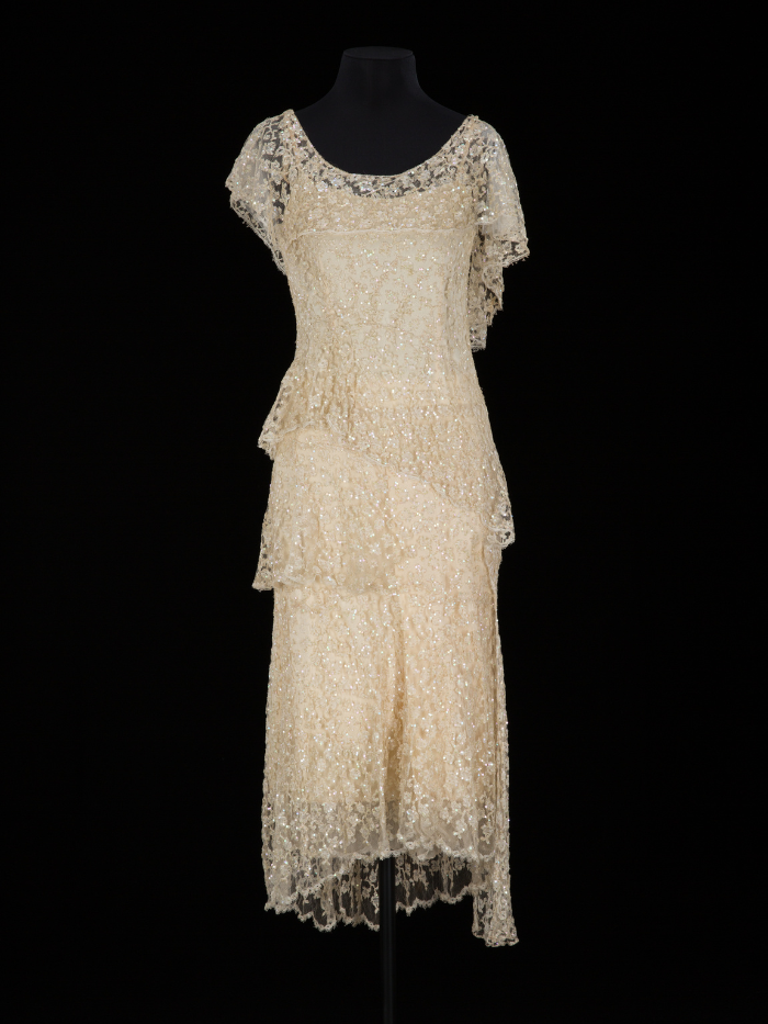 Vestido de encaje blanco creado por Coco Chanel