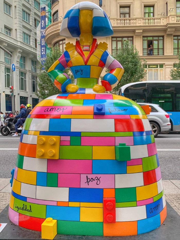 Menina de la paz - Aitana& Lego- Gran Vía 34