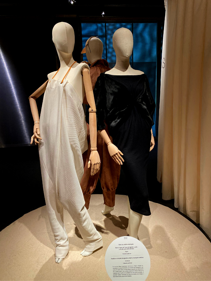 Maniquíes con prendas de Antonio Alvarado en el Museo del Traje