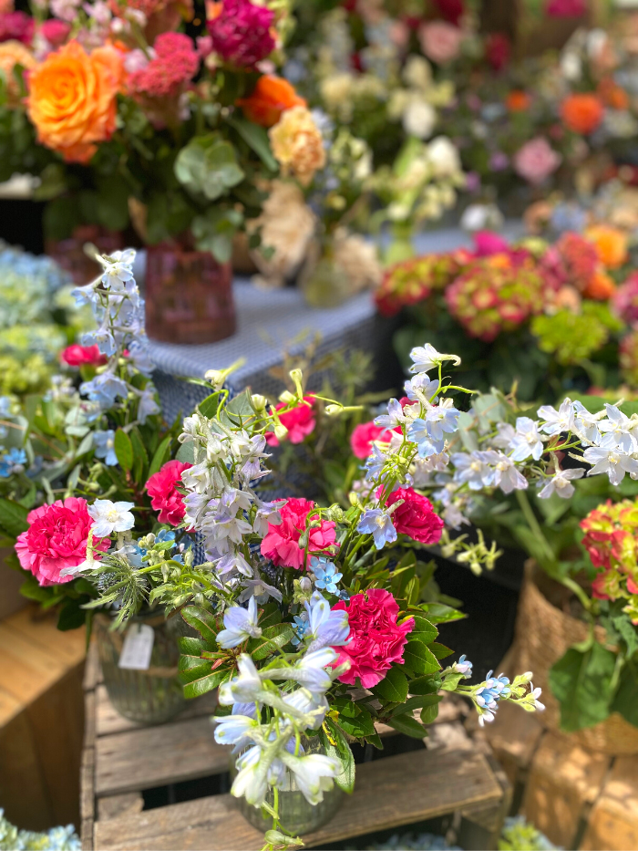Propuesta florales en un puesto del Mercado de las flores de Vogue en la calle Jorge Juan