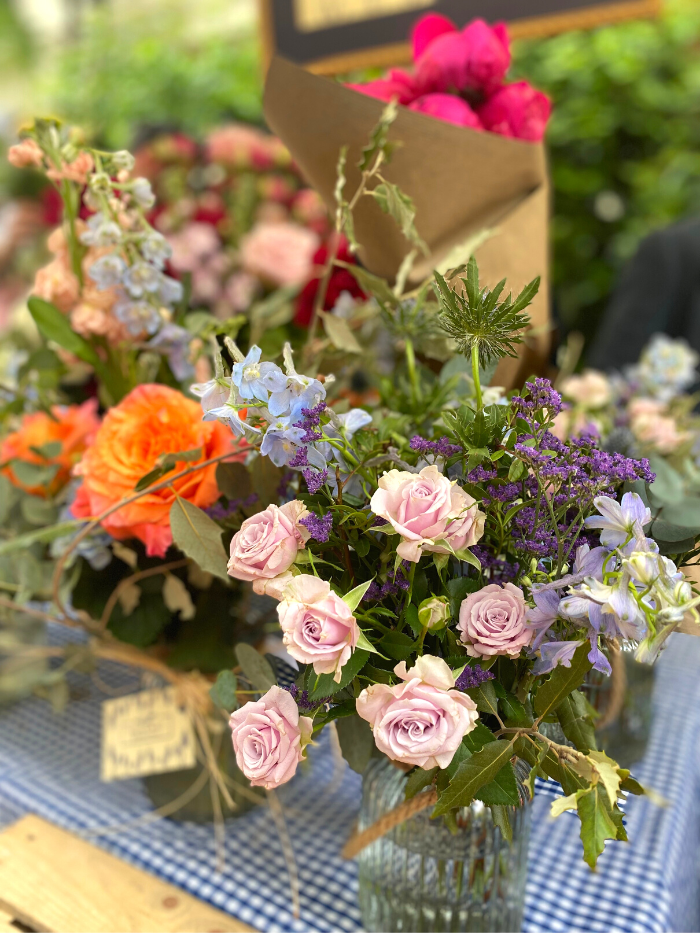 Propuesta florales en un puesto del Mercado de las flores de Vogue en la calle Jorge Juan