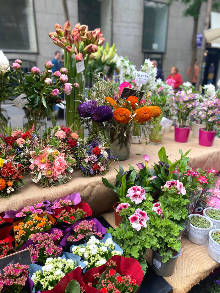 Propuesta florales en un puesto del Mercado de las flores de Vogue en la calle Jorge Juan