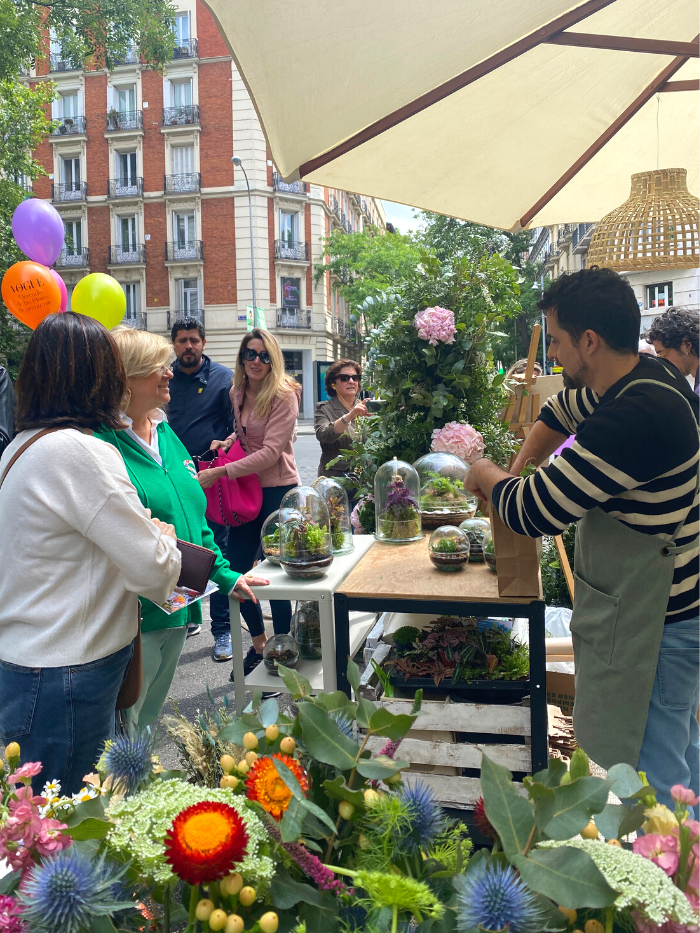 Puesto del Mercado de las flores de Vogue en la calle Jorge Juan