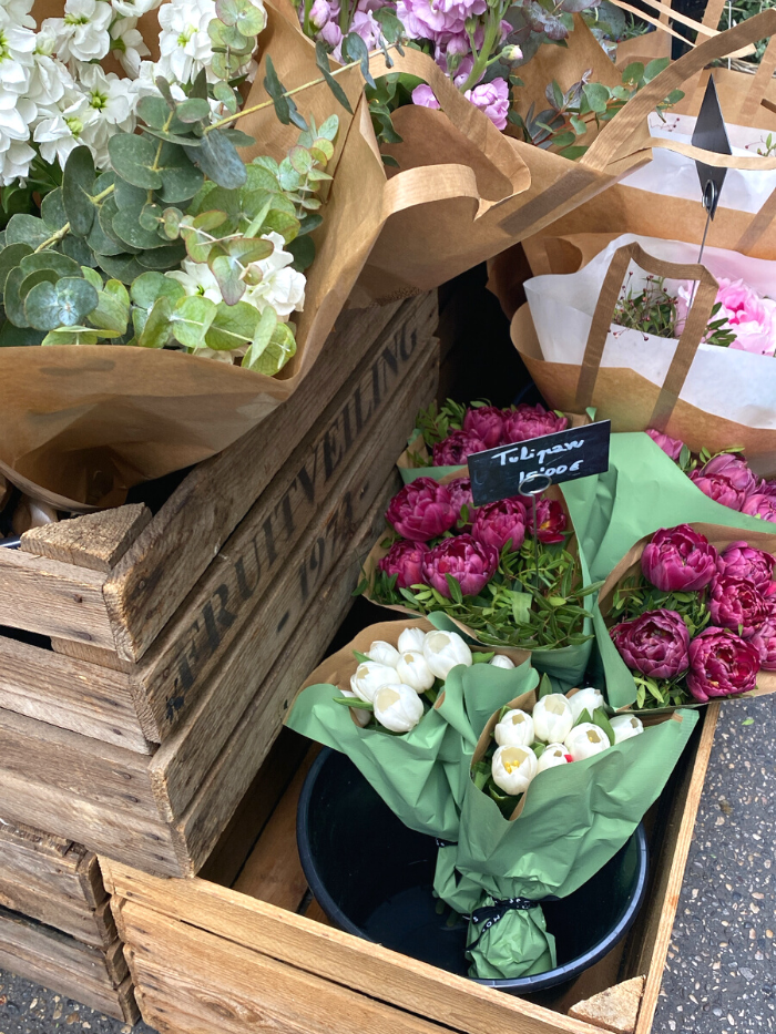 Propuesta florales en un puesto del Mercado de las flores de Vogue en la calle Jorge Juan