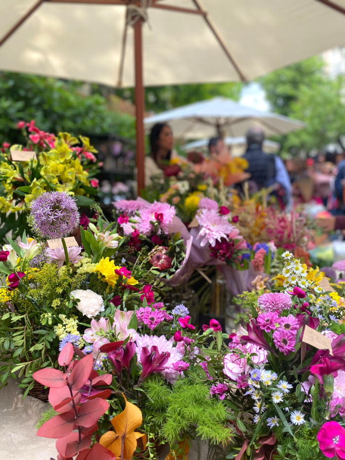 Propuesta florales en un puesto del Mercado de las flores de Vogue en la calle Jorge Juan