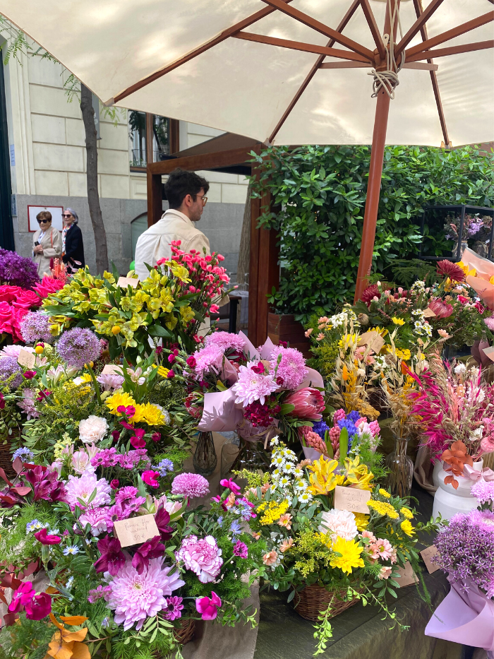 Puesto del Mercado de las flores de Vogue en la calle Jorge Juan