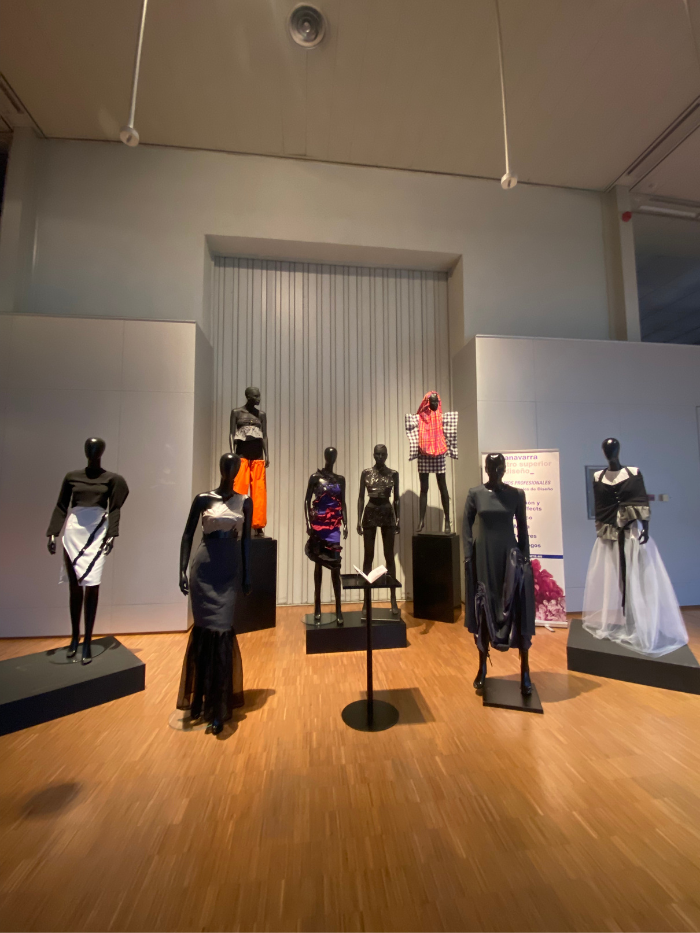 Maniquíes vestidos por alumnos de CreaNavarra