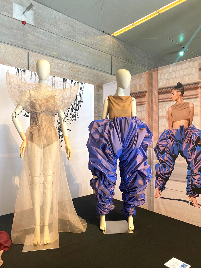 Maniquíes vestidos por alumnos de Grado de diseño de Moda. Universidad Complutense de Madrid