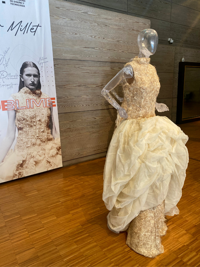 Maniquíes vestidos por alumnos de UDIT