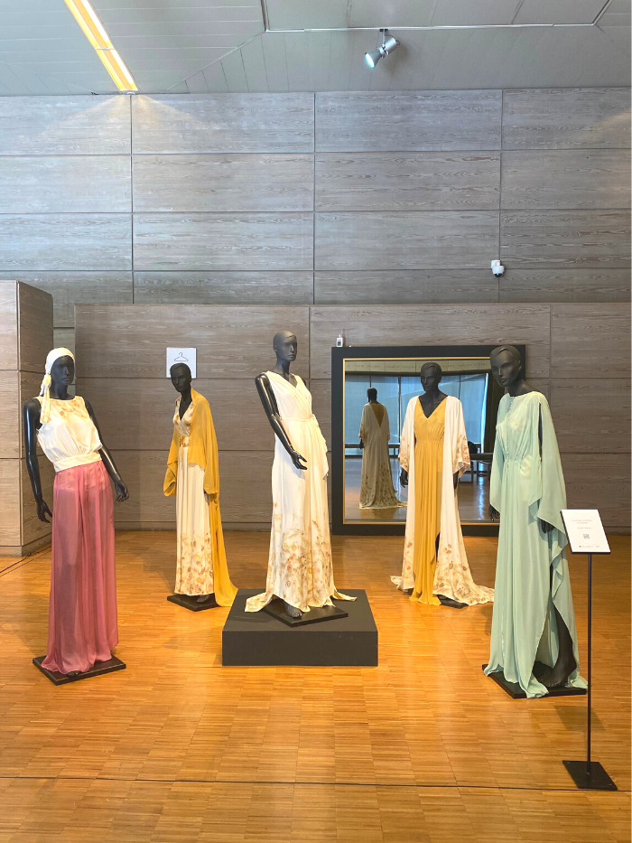 Maniquíes vestidos por alumnos de EASD Mestre Mateo