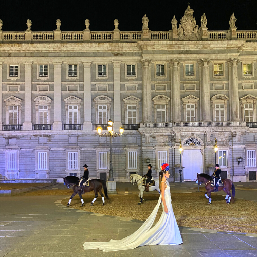 Desfile de Cabalgando entre Costura en la Plaza de Oriente