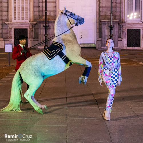 Desfile Cabalgando entre Costuras