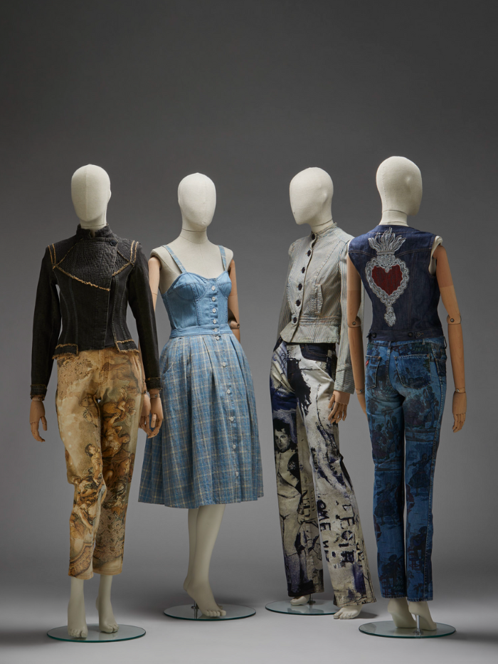 Maniquíes de la exposición Jeans de la calle al Ritz en el Museo del Traje