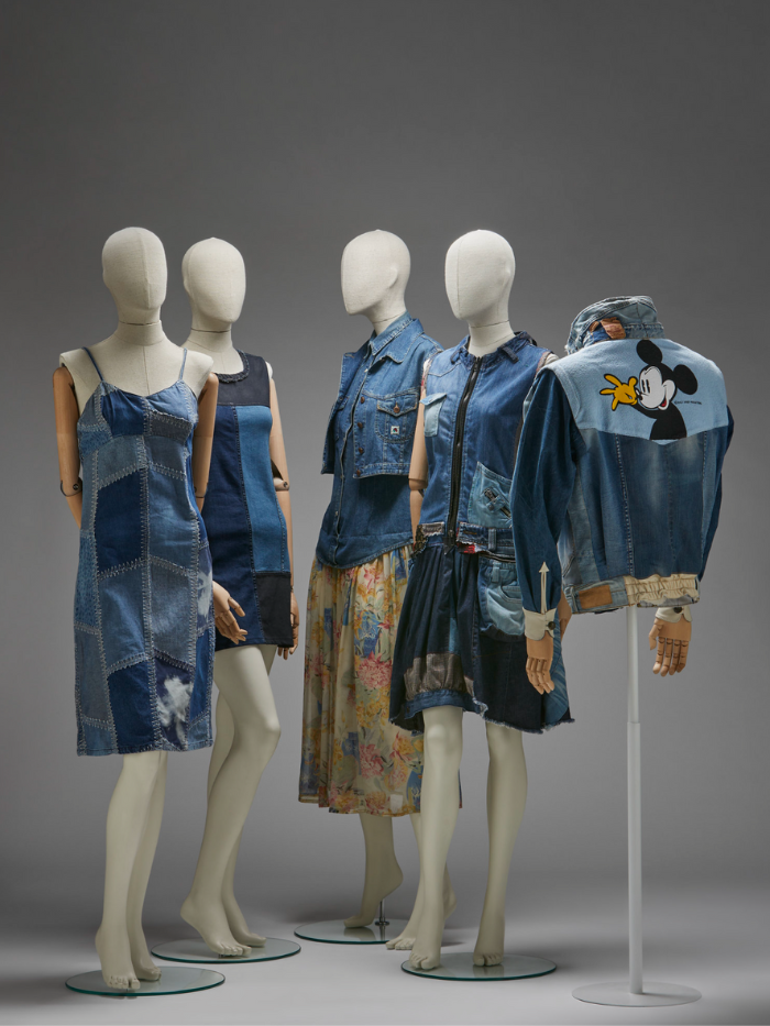 Maniquíes de la exposición Jeans de la calle al Ritz en el Museo del Traje