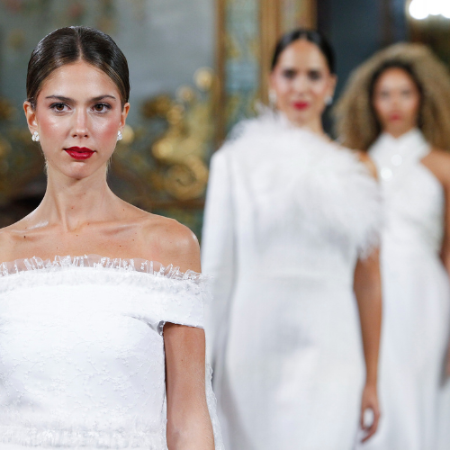 Modelos desfilando en el Palacio de Santoña para Atelier Couture