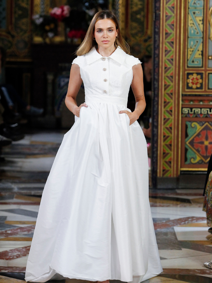 Modelo desfilando en el Palacio de Santoña para Atelier Couture