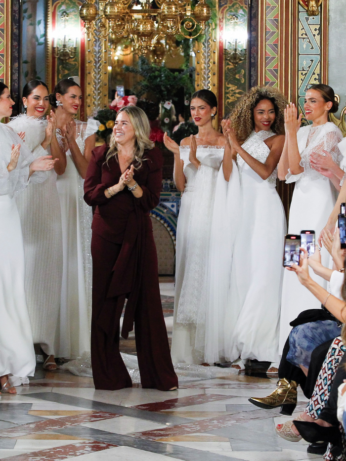 Modelo desfilando en el Palacio de Santoña para Atelier Couture