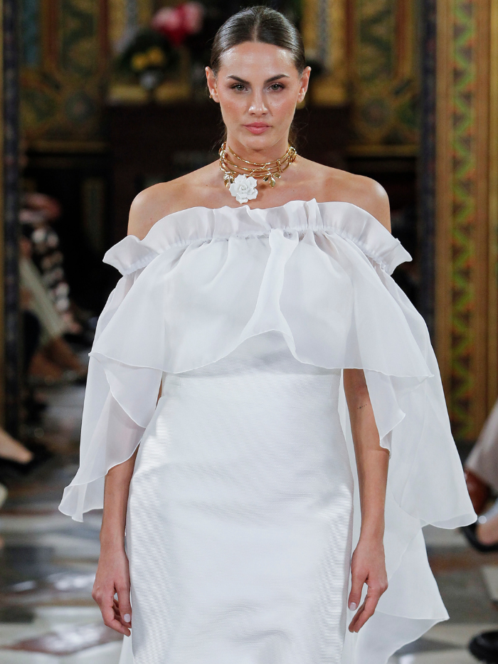 Modelo desfilando en el Palacio de Santoña para Atelier Couture