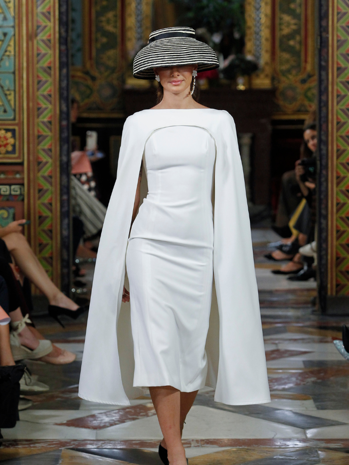 Modelo desfilando en el Palacio de Santoña para Atelier Couture