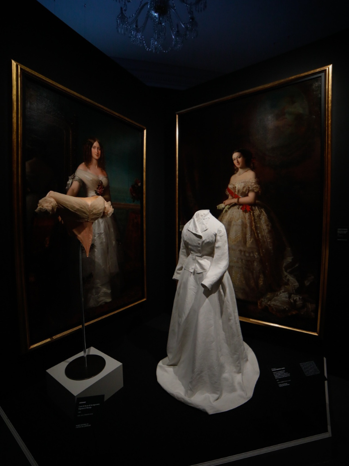 Sala del Palacio de Liria con la exposición de la Moda en la Casa de Alba