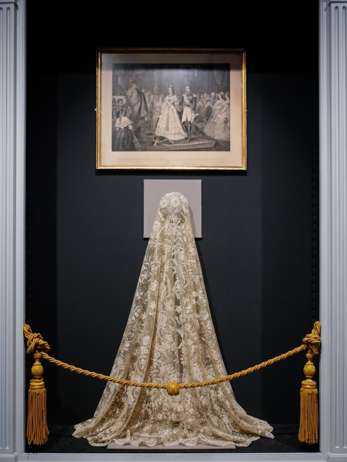 Sala del Palacio de Liria con la exposición de la Moda en la Casa de Alba