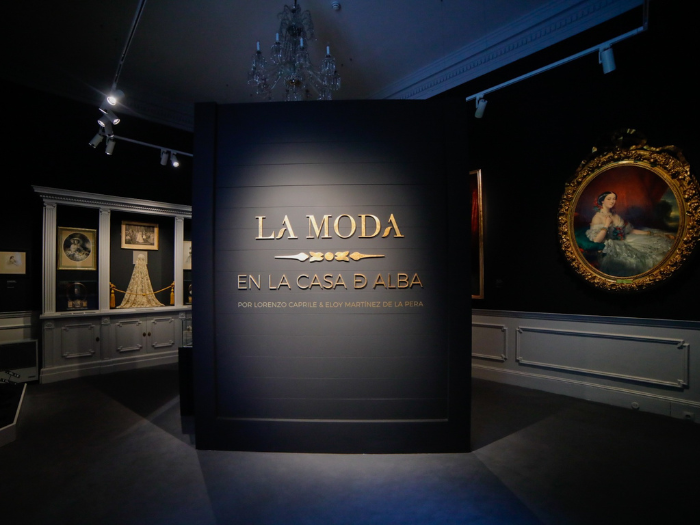 Sala del Palacio de Liria con la exposición de la Moda en la Casa de Alba