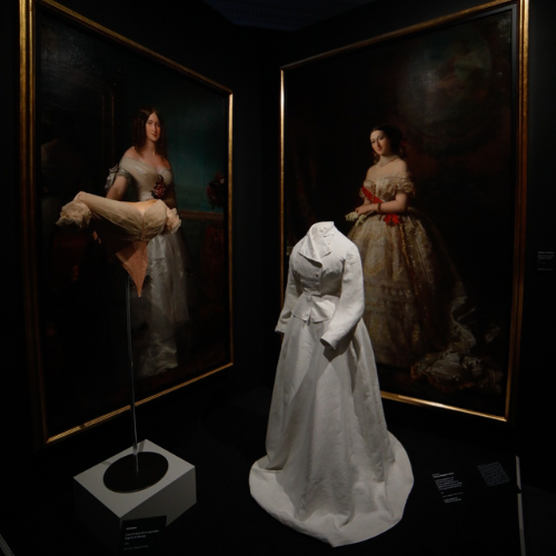 Sala del Palacio de Liria con la exposición de la Moda en la Casa de Alba