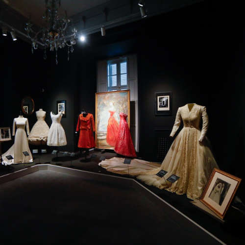 Sala del Palacio de Liria con la exposición de la Moda en la Casa de Alba