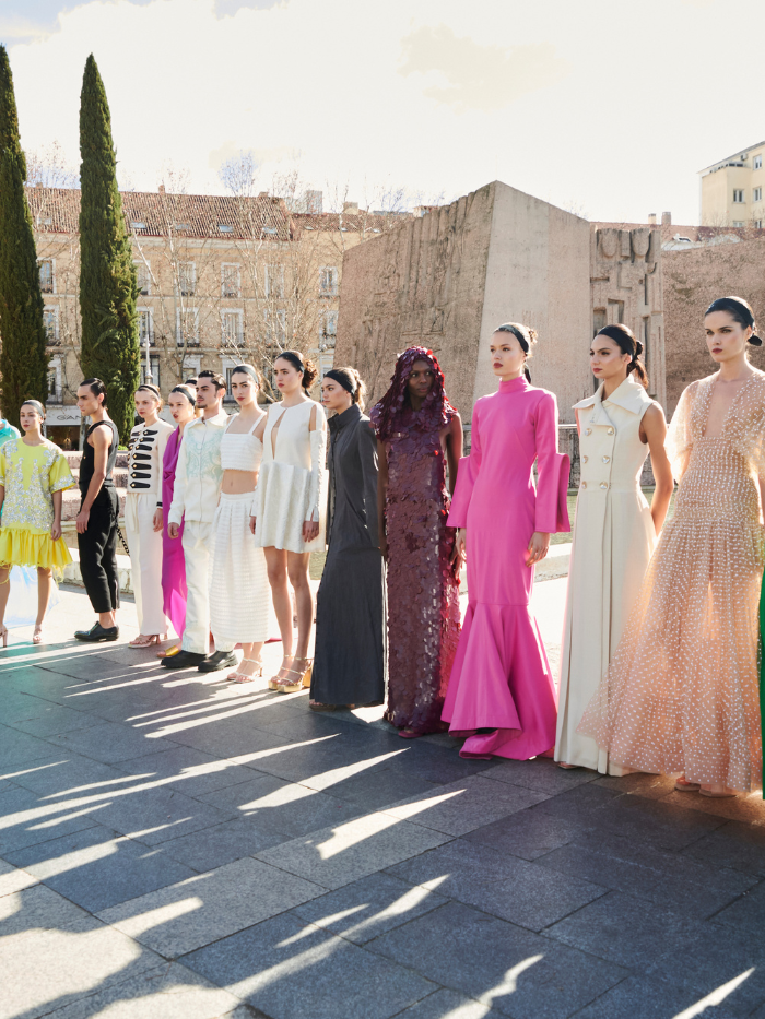 Modelos en la Plaza de Colón