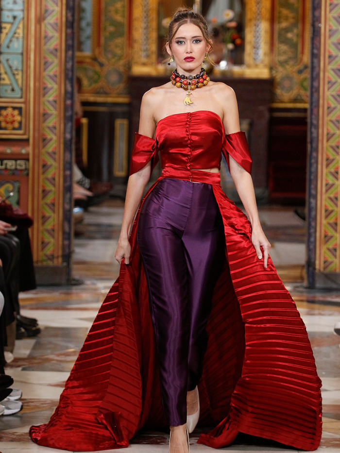 Modelo con vestido de invitada de boda en Atelier Couture Madrid