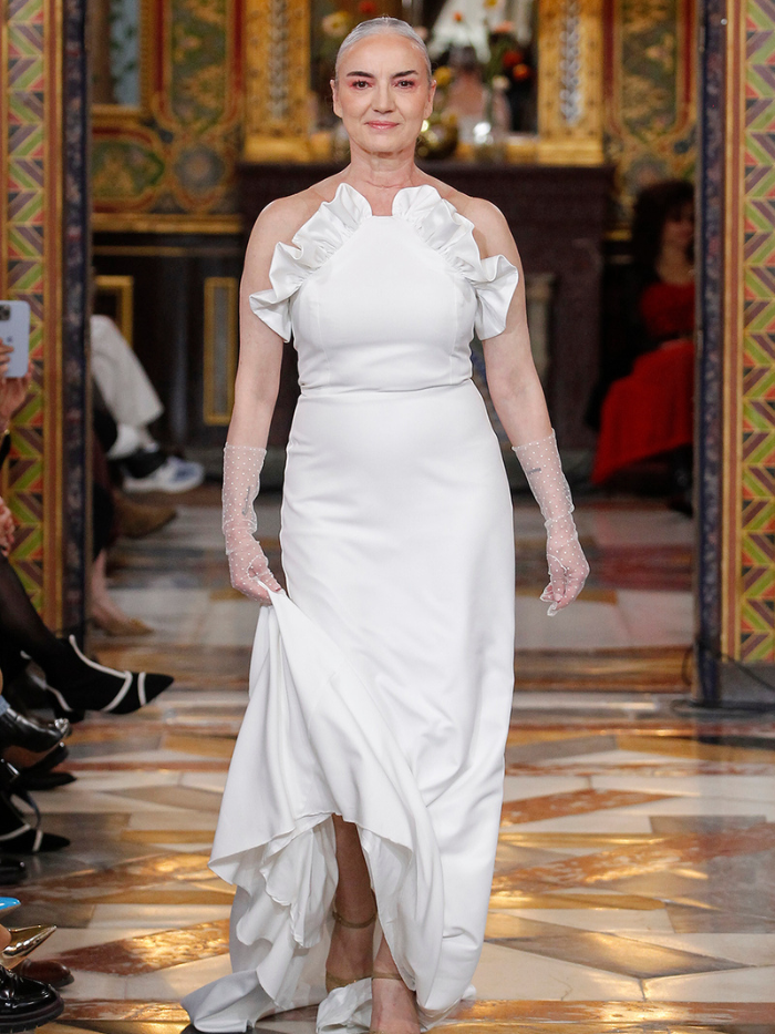 Modelo con vestido de novia en Atelier Couture Madrid